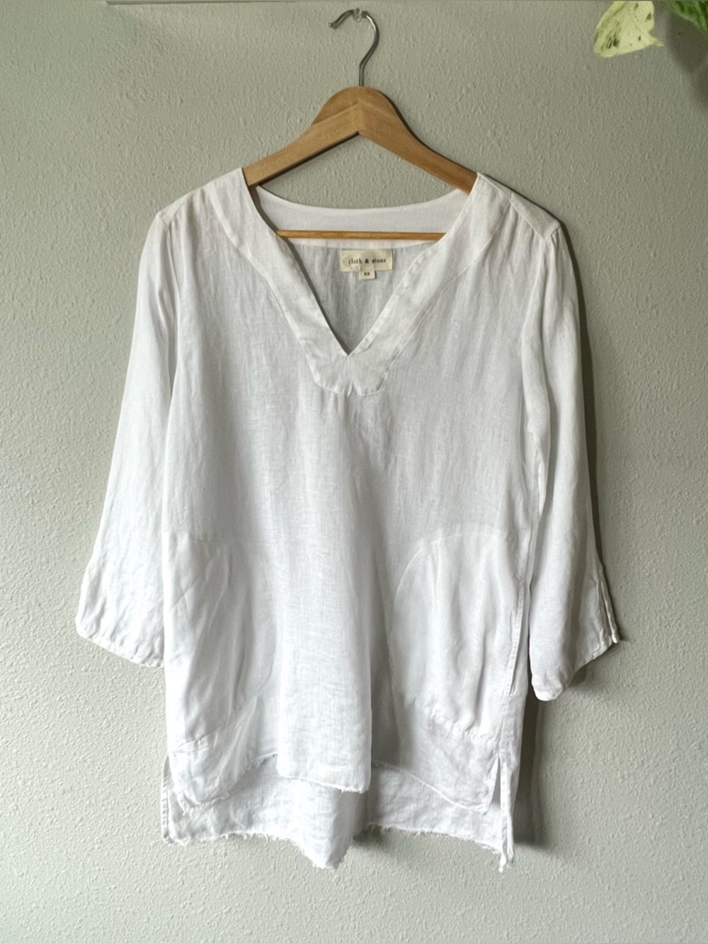 Cloth and Stone White Linen Top 
V-Neck Tunic Top
